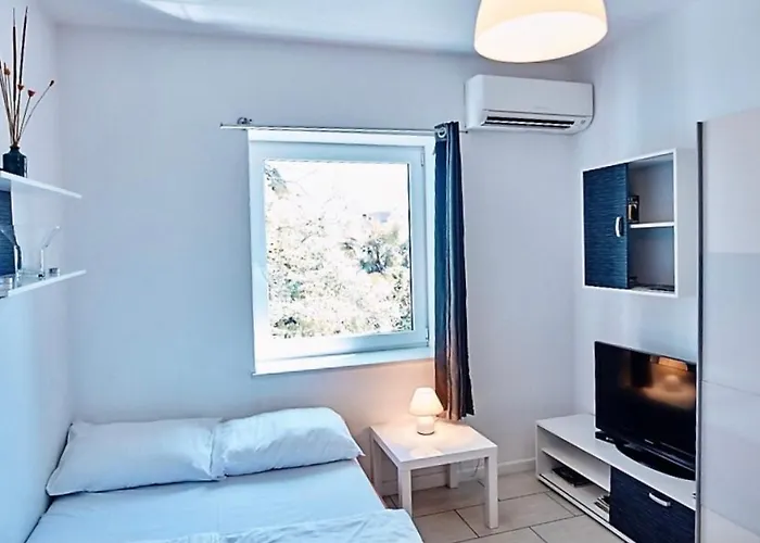 Guest house & Artemus Belveder 4*